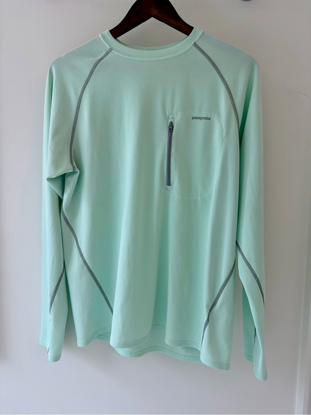 Patagonia Men’s Long Sleeve Performance Shirt Mint Green M